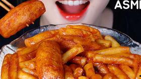 吃年糕声控吃瓜,吃瓜乐趣无限