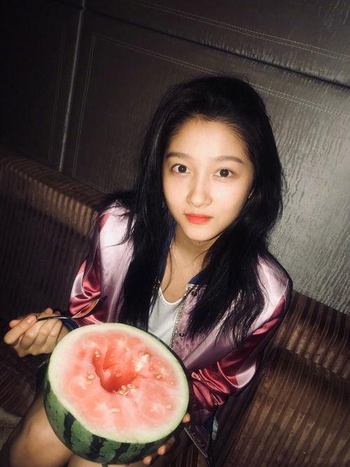 吃瓜小妞图片大全,趣味图片大盘点