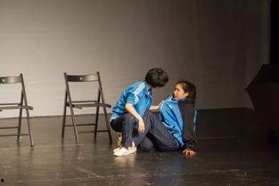 霸凌女孩吃瓜,揭秘霸凌女孩的隐秘生活