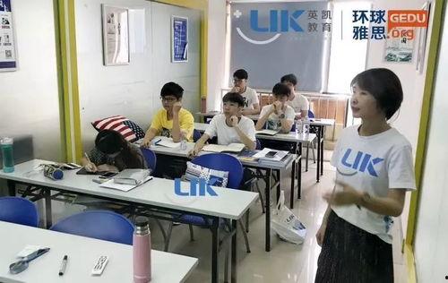 课间时间吃瓜,揭秘校园里的“吃瓜”文化